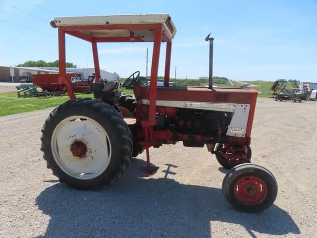Image of International Harvester 656 equipment image 4