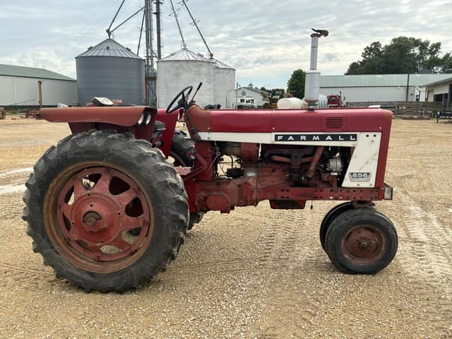 Image of International Harvester 656 equipment image 3
