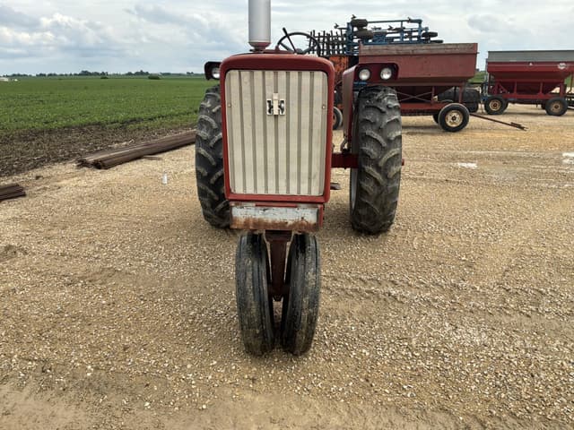 Image of International Harvester 656 equipment image 4
