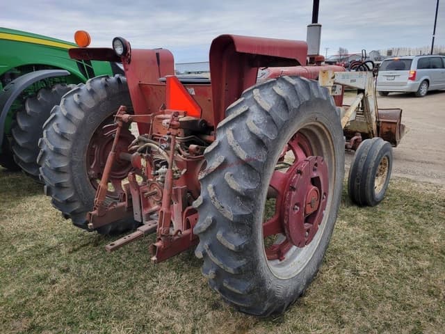 Image of International Harvester 656 equipment image 4