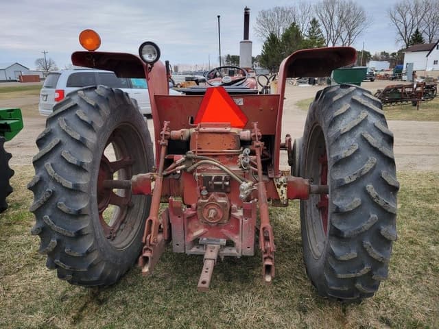 Image of International Harvester 656 equipment image 3