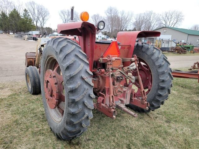 Image of International Harvester 656 equipment image 2