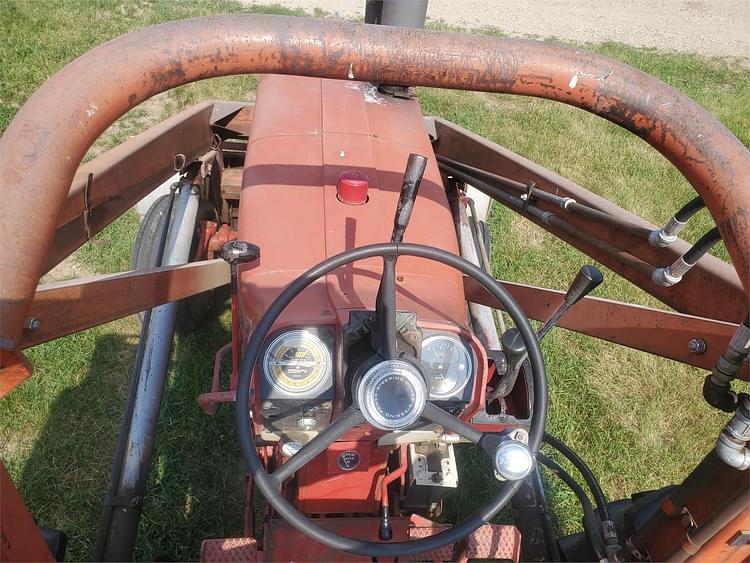 Main image International Harvester 706 13