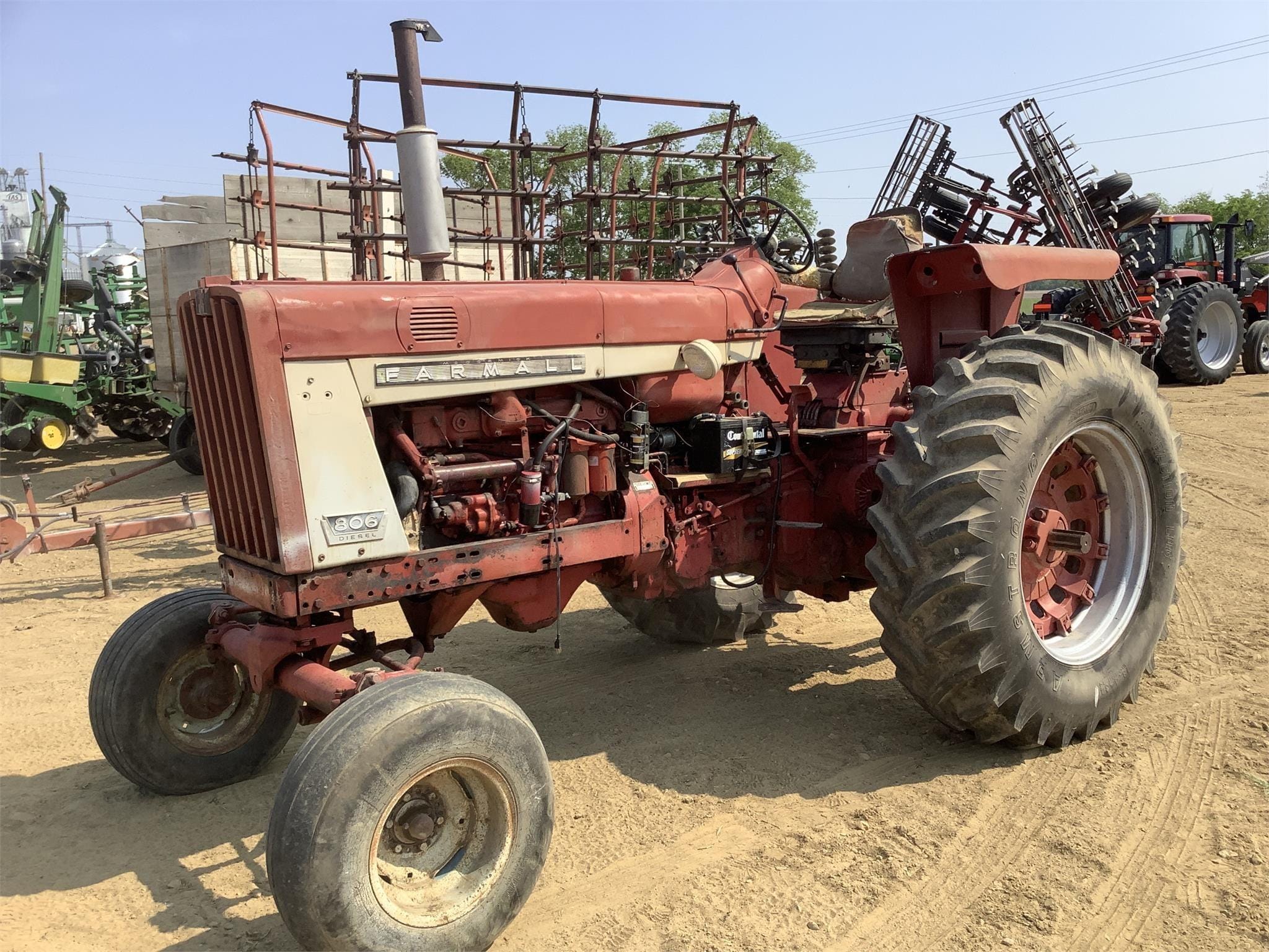 Main image International Harvester 806