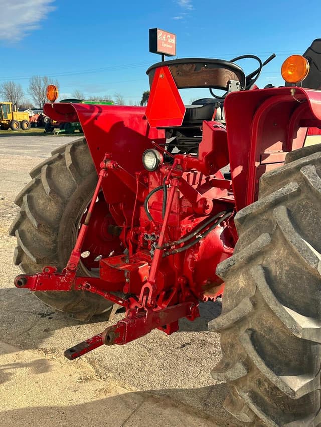 Image of International Harvester 806 equipment image 3