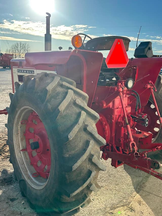 Image of International Harvester 806 equipment image 4