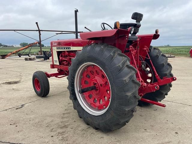 Image of International Harvester 806 equipment image 3