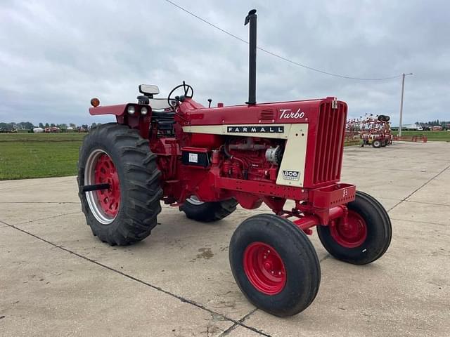Image of International Harvester 806 equipment image 1