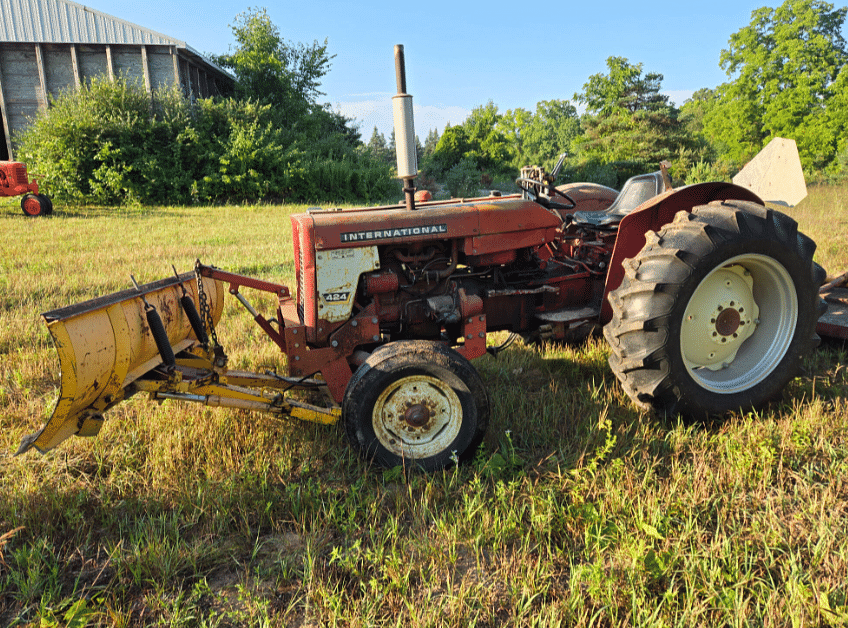 Image of International Harvester 424 Image 0