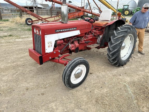 Main image International Harvester 424