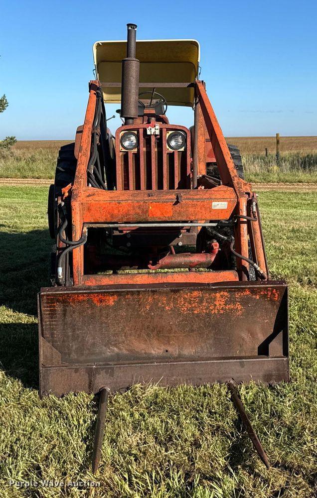 Image of International Harvester 806 equipment image 1