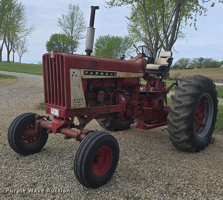 Image of Farmall 806 Primary image