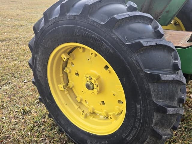 Image of John Deere 4020 equipment image 4