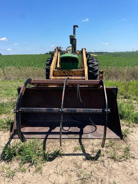 Image of John Deere 3020 equipment image 1