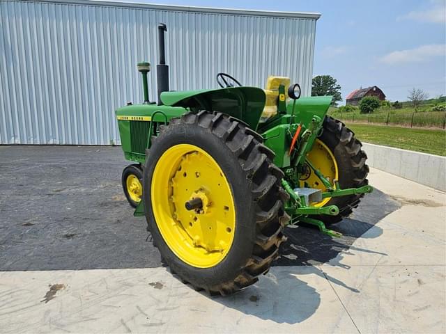 Image of John Deere 3020 equipment image 2