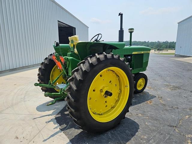 Image of John Deere 3020 equipment image 4