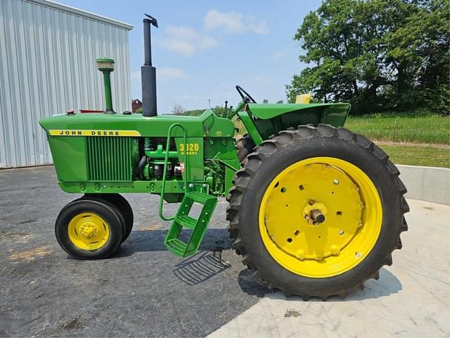 Image of John Deere 3020 equipment image 1