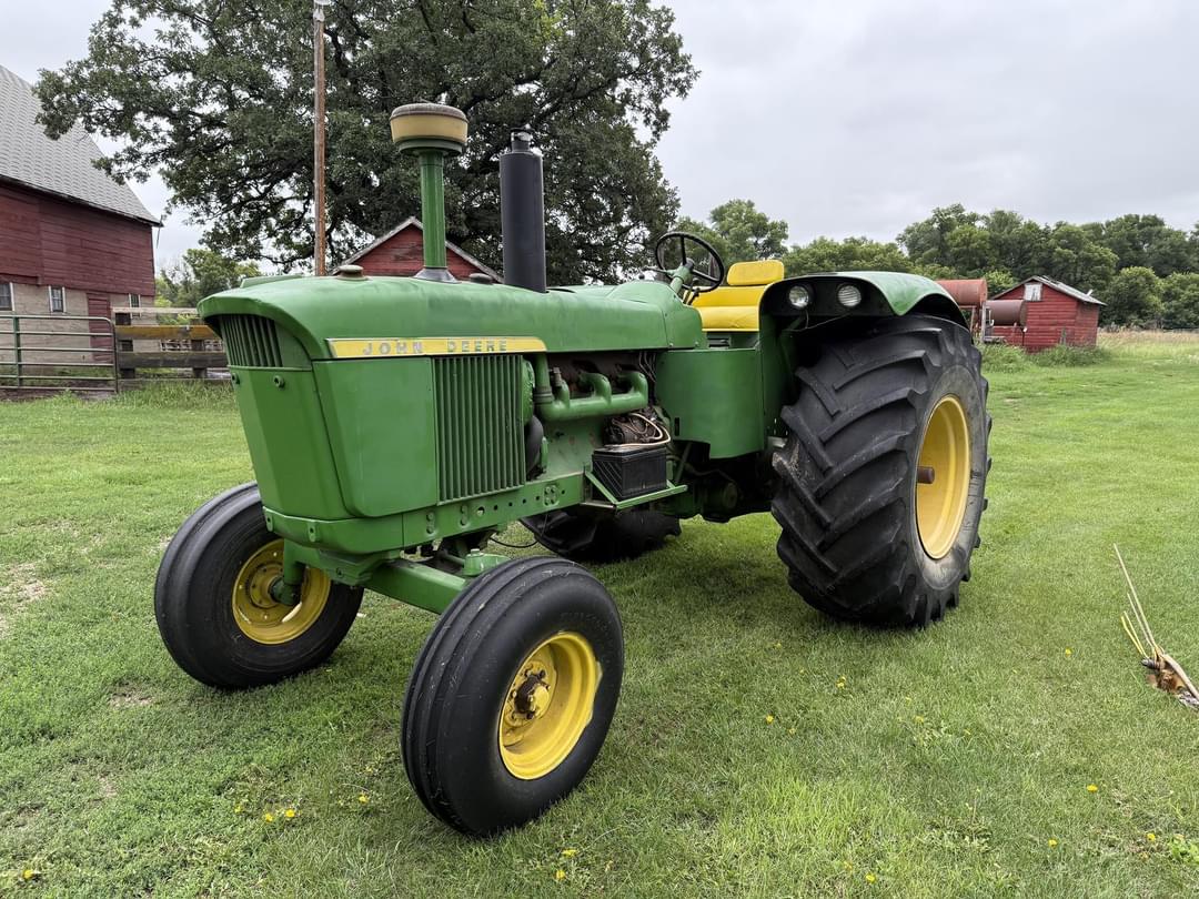 Image of John Deere 4020 Primary image