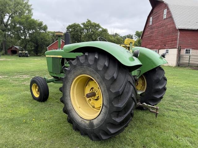 Image of John Deere 4020 equipment image 2
