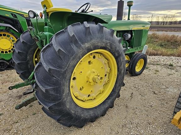 Image of John Deere 4020 equipment image 3