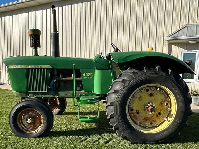 Image of John Deere 4020 equipment image 2