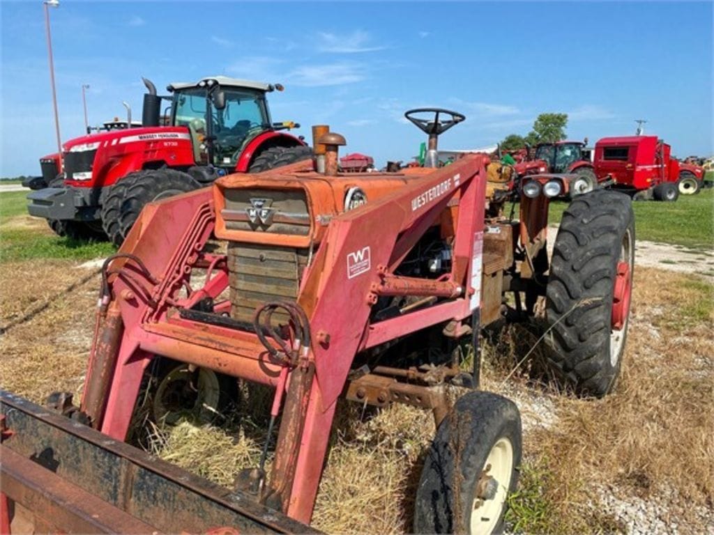 1966 Massey Ferguson 180 Equipment Image0