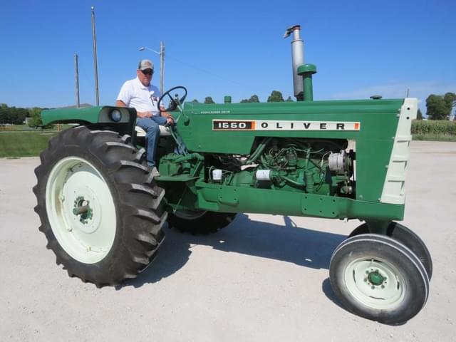 Image of Oliver 1550 equipment image 3