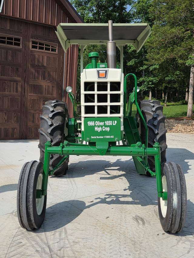Image of Oliver 1650 equipment image 1