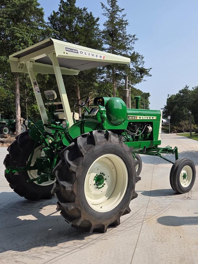 Image of Oliver 1650 equipment image 4