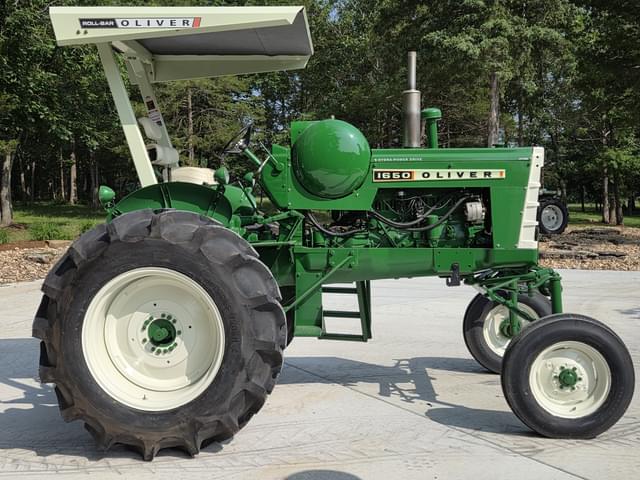 Image of Oliver 1650 equipment image 3
