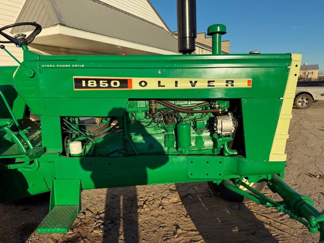 Image of Oliver 1850 equipment image 2