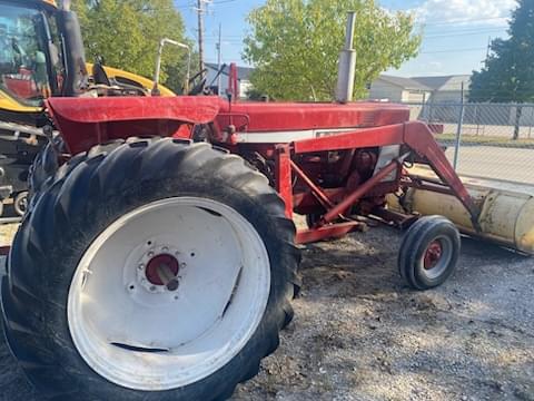 Image of International Harvester 656 Image 1