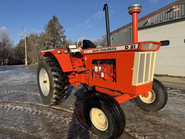 Image of Allis Chalmers D21 equipment image 4