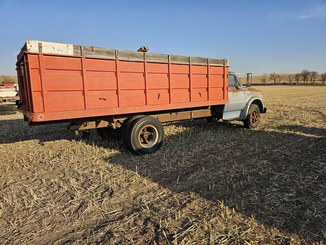 Image of Chevrolet 60 equipment image 4