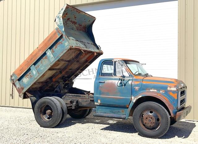 Image of Chevrolet C50 equipment image 1