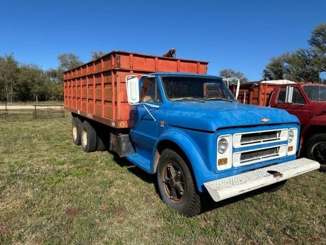 Image of Chevrolet C60 equipment image 1
