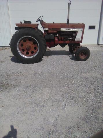 Main image Farmall 806