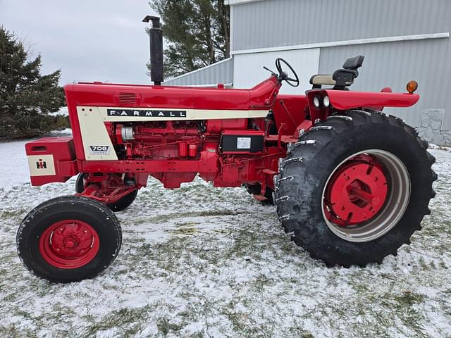 Image of Farmall 706 equipment image 1