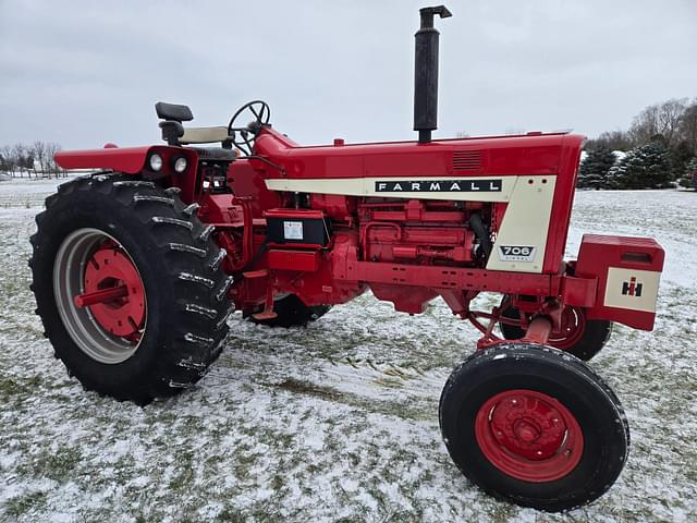 Image of Farmall 706 equipment image 2