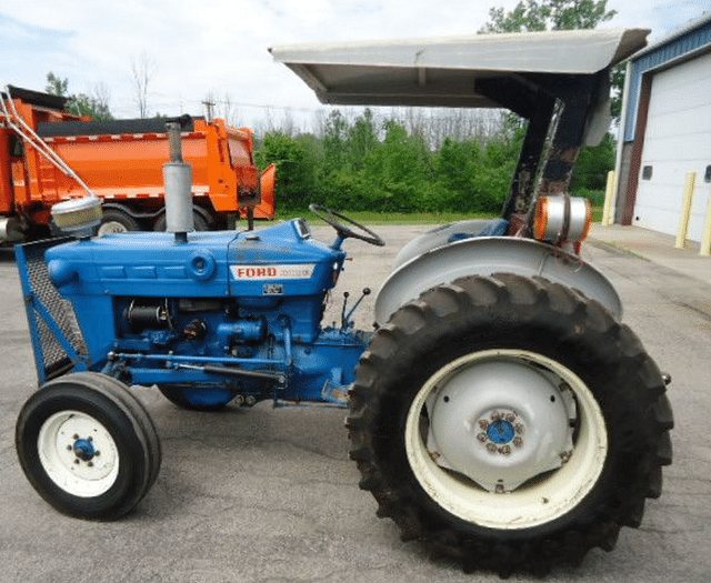 Image of Ford 2000 equipment image 2
