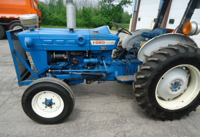 Image of Ford 2000 equipment image 3