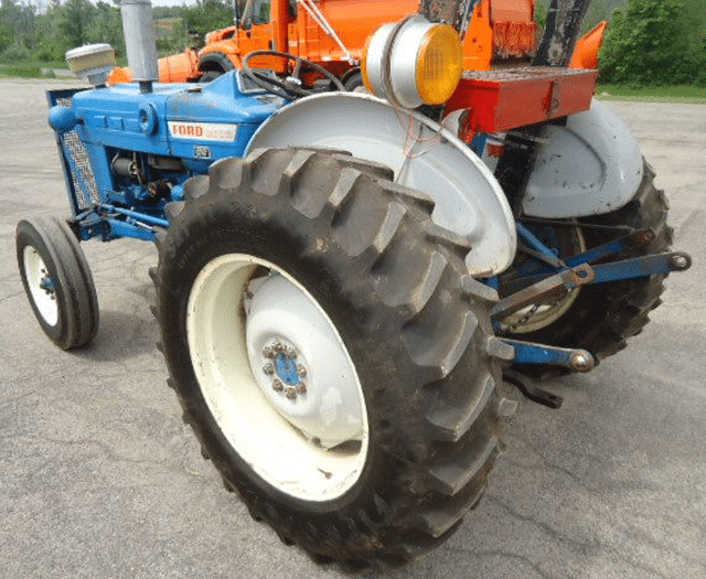 Image of Ford 2000 equipment image 4