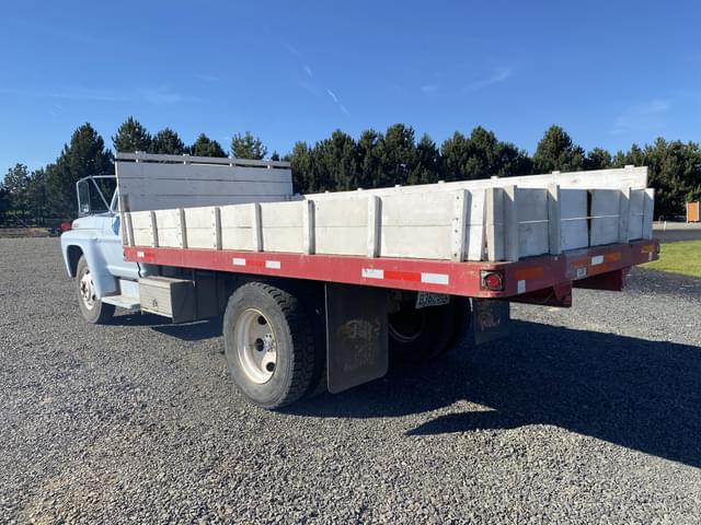 Image of Ford F-600 equipment image 2