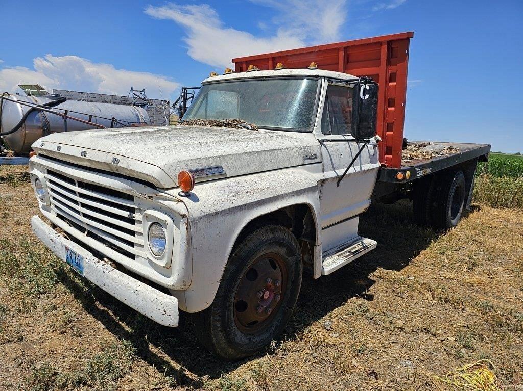 Image of Ford F-600 Primary image