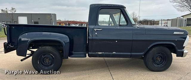 Image of Ford F-100 equipment image 3