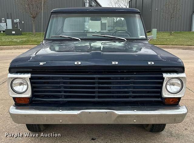 Image of Ford F-100 equipment image 1