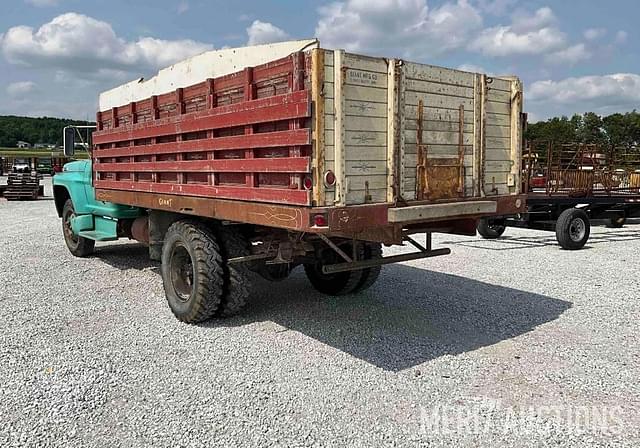 Image of Ford F600 equipment image 2
