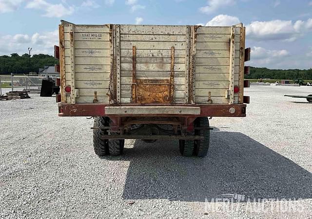 Image of Ford F600 equipment image 3