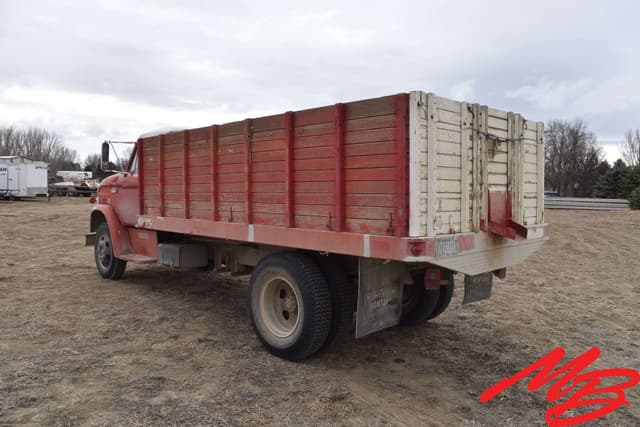 Image of Ford F-600 equipment image 3