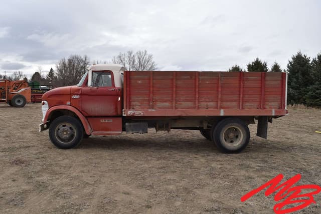 Image of Ford F-600 equipment image 2